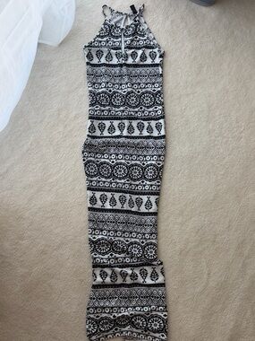 BNWOT Windsor Black and White Patterned  T-Strips Cut Out Maxi Dress